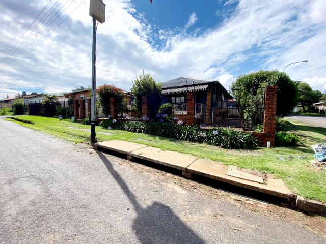 4 Bedroom House for sale in Newlands