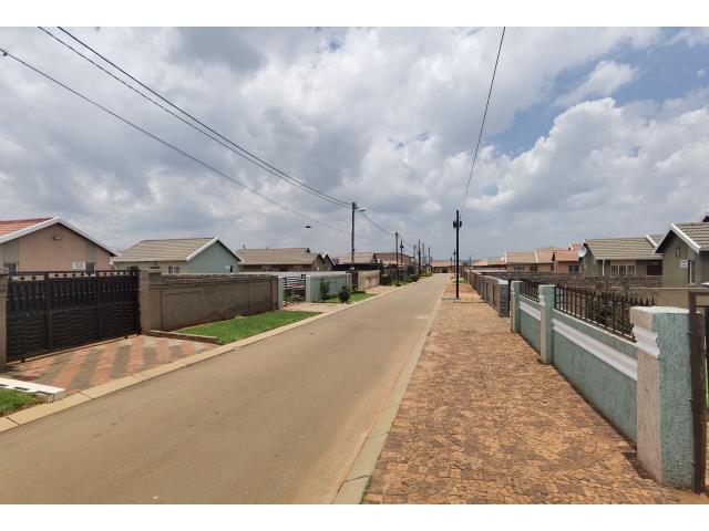 2 Bedroom House for sale in Protea Glen