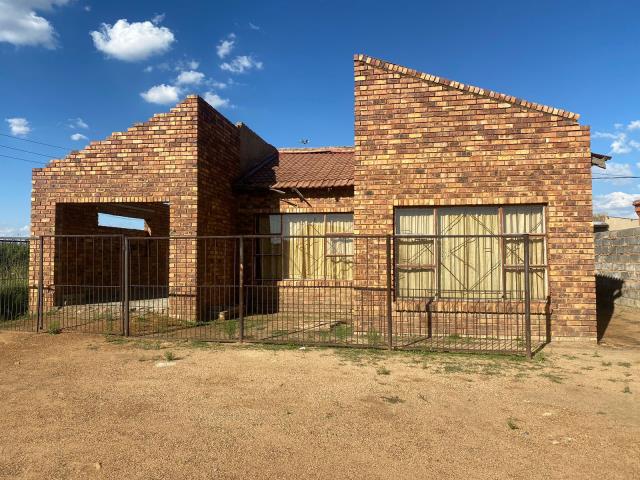 2 Bedroom House for sale in Tsakane Ext 11