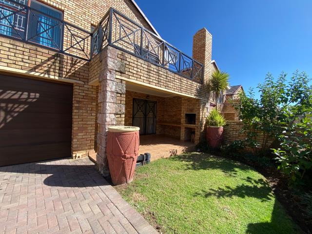 3 Bedroom Duplex to let in Wilgeheuwel