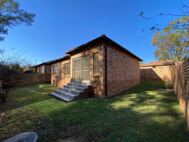 3 Bedroom Simplex to let in North Riding