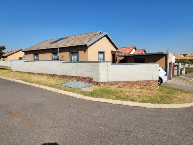 3 Bedroom House for sale in Kosmosdal