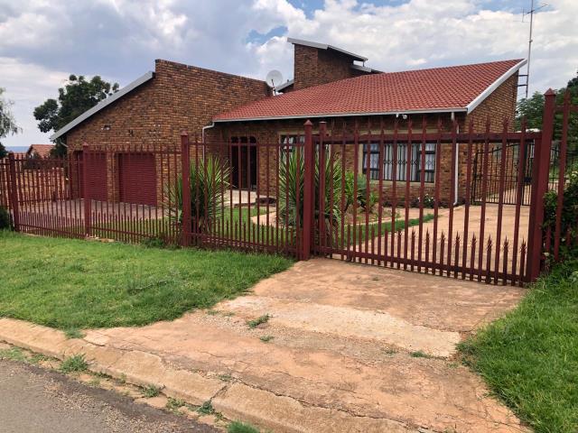 5 Bedroom House for sale in Naturena