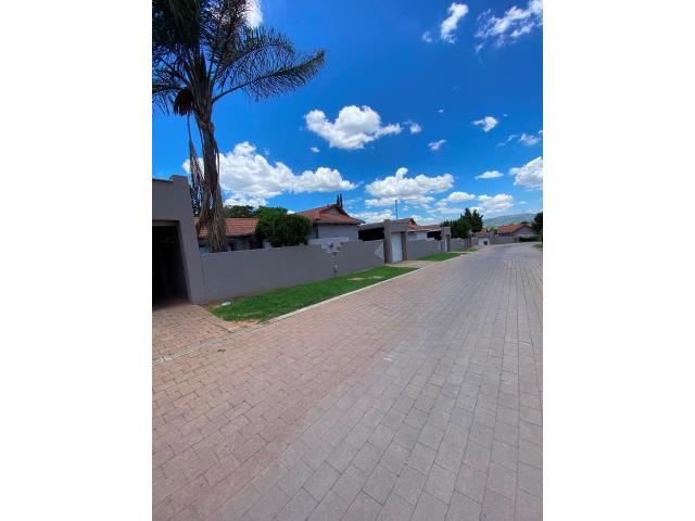 2 Bedroom Simplex to let in Bromhof