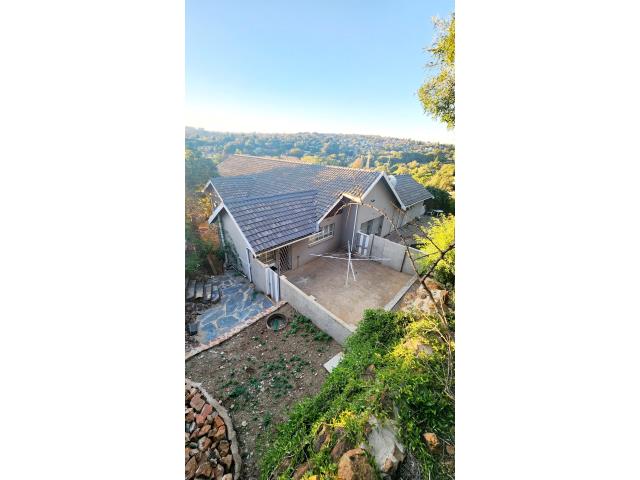 4 Bedroom House for sale in Mondeor