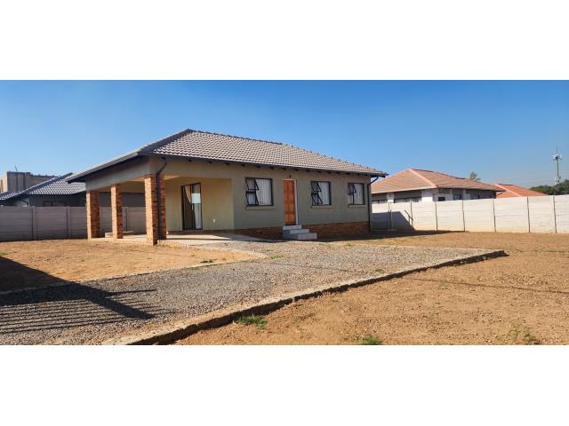 3 Bedroom House for sale in Azaadville Gardens