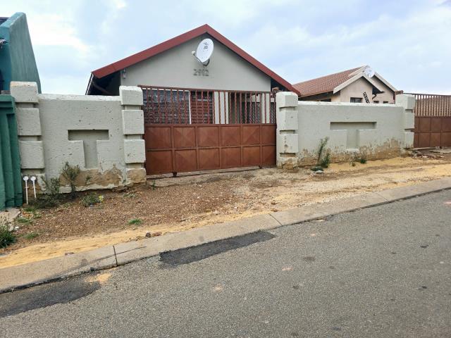 3 Bedroom House for sale in Naturena