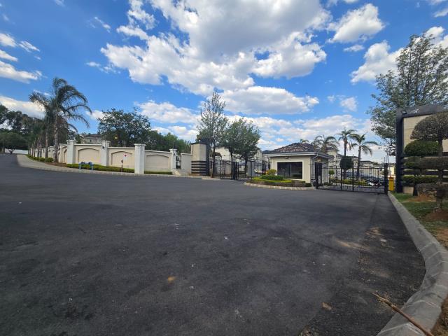 3 Bedroom Apartment for sale in Carlswald North Estate