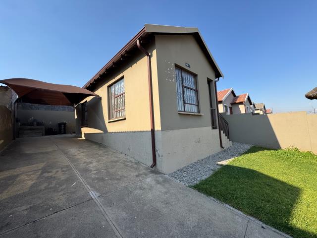 2 Bedroom House for sale in Fleurhof