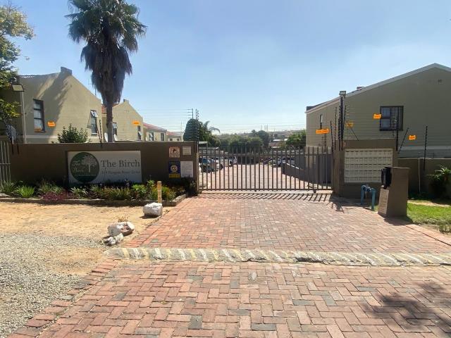 3 Bedroom Apartment for sale in Birchleigh North