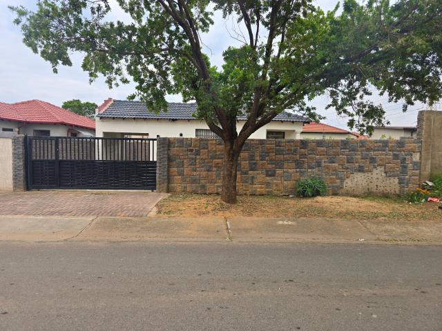 3 Bedroom House for sale in Goudrand