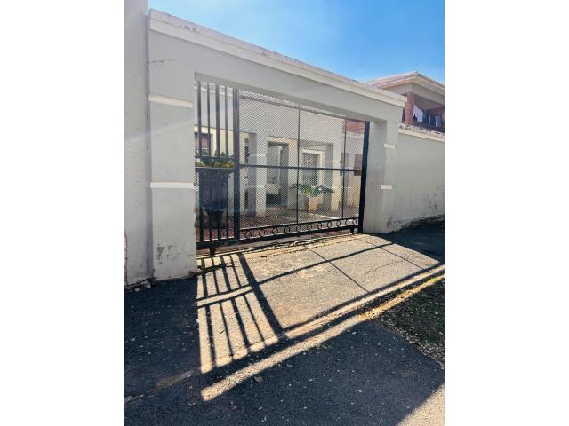 6 Bedroom House for sale in Forest Hill