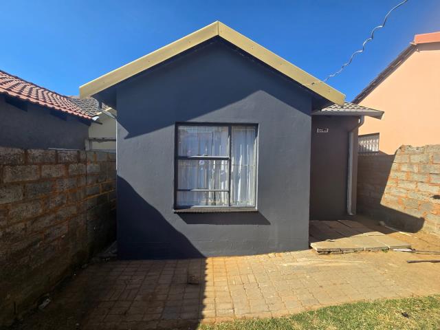 2 Bedroom House for sale in Fleurhof