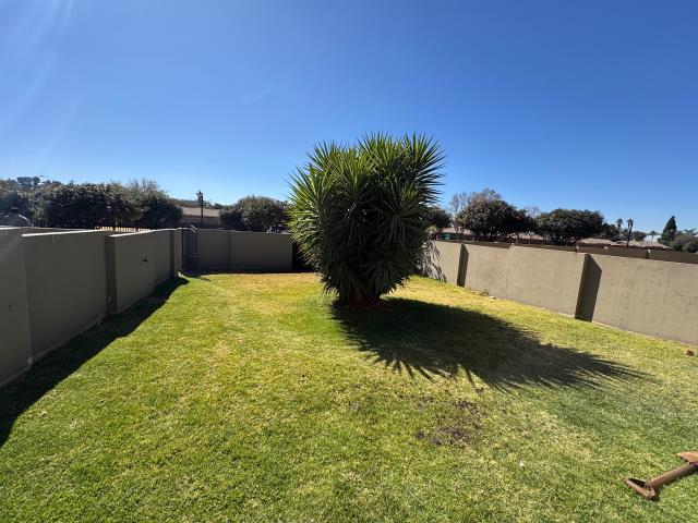 2 Bedroom Apartment for sale in Bergbron