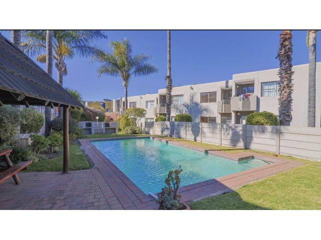2 Bedroom Apartment for sale in Weltevreden Park