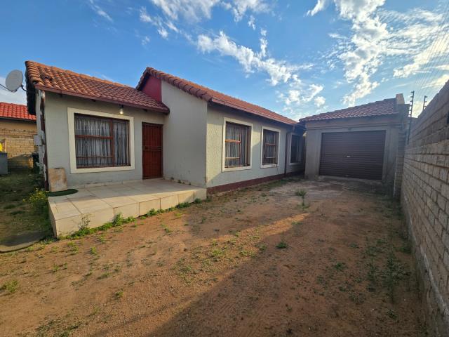 3 Bedroom House for sale in Protea Glen