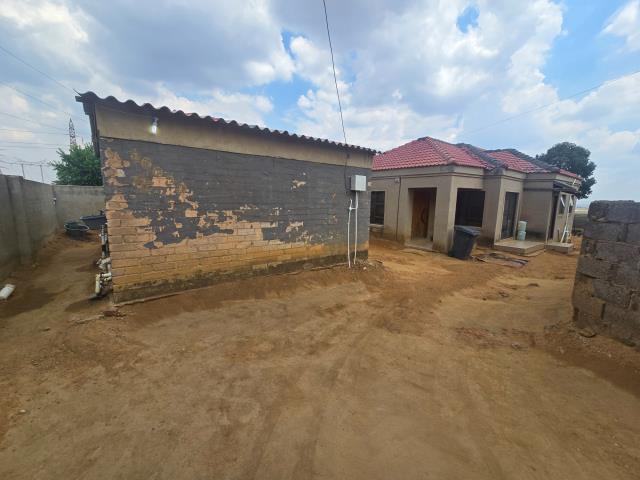 3 Bedroom House for sale in Bram Fischerville