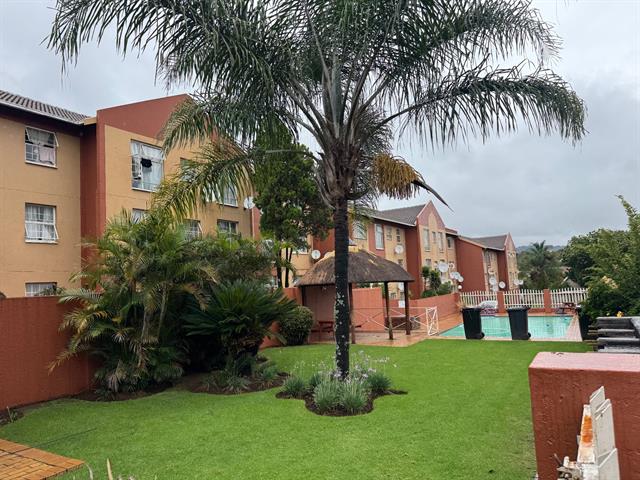 3 Bedroom Apartment for sale in Weltevreden Park