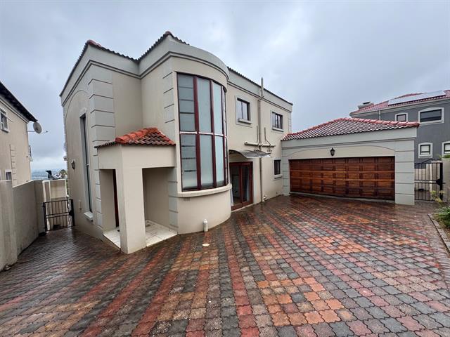 3 Bedroom Duplex for sale in Allen's Nek