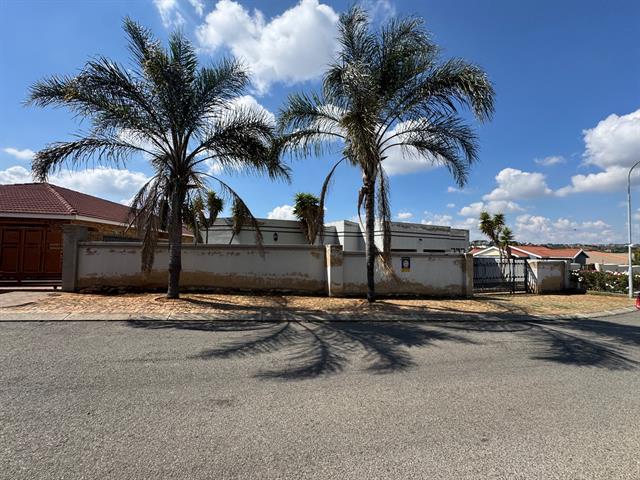 3 Bedroom House for sale in Mondeor