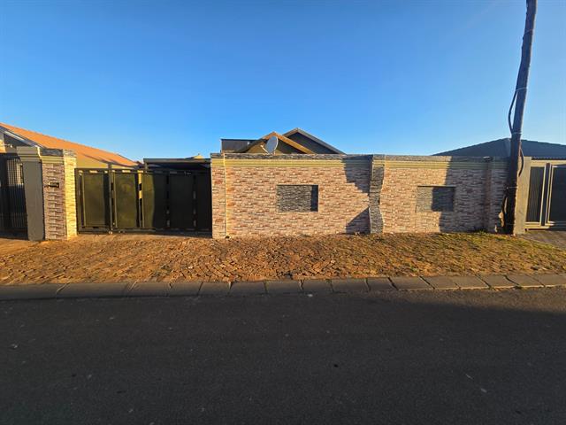 3 Bedroom House to let in Protea Glen