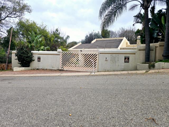 3 Bedroom House for sale in Kloofendal