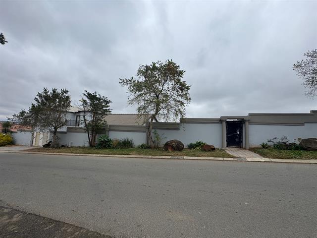 12 Bedroom House for sale in Cosmo City