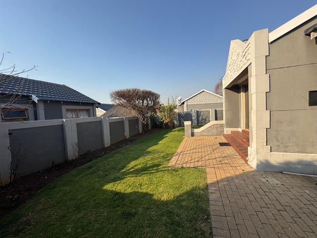 4 Bedroom Simplex to let in Radiokop