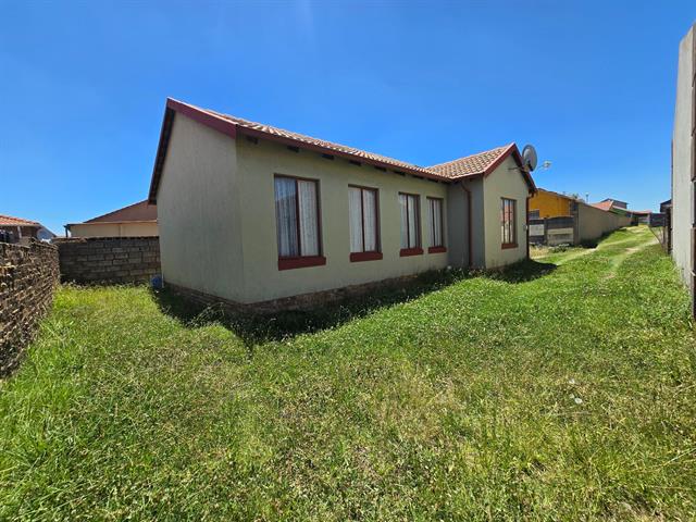 3 Bedroom House for sale in Sharon Park