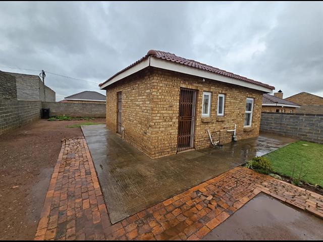2 Bedroom House for sale in Lehae