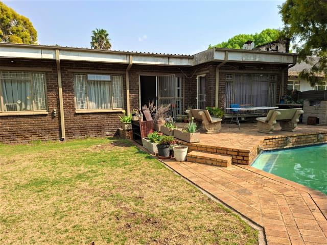 3 Bedroom House for sale in Vaalpark