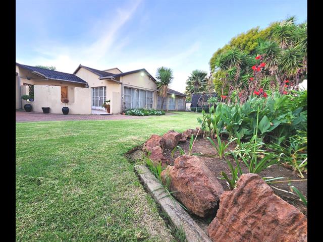 4 Bedroom House for sale in Vanderbijlpark SW