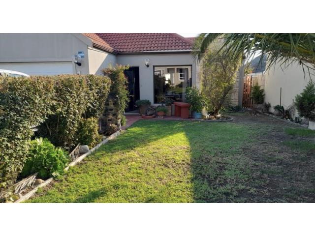 3 Bedroom House for sale in Eikenbosch