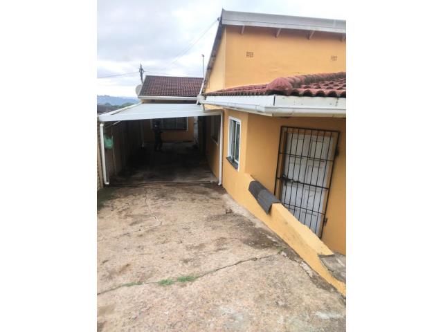 6 Bedroom House for sale in Shallcross