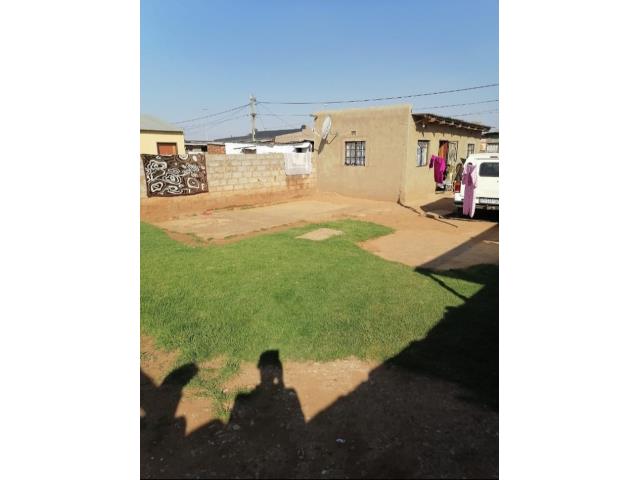 1 Bedroom House for sale in Thulani