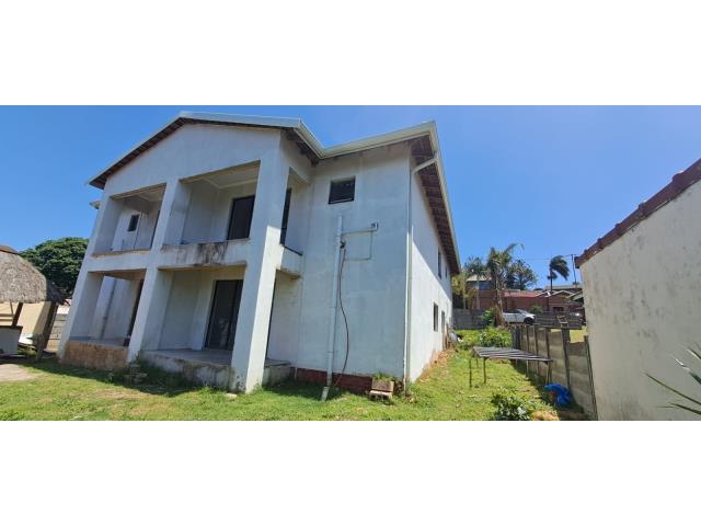 6 Bedroom House for sale in Bluff