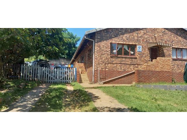 5 Bedroom House for sale in Bluff