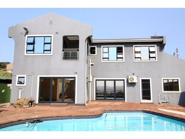 5 Bedroom House for sale in Bluff