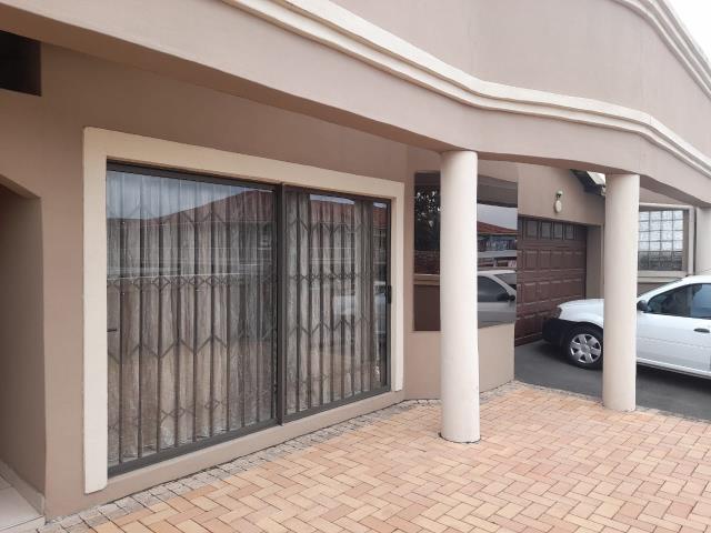 4 Bedroom House for sale in Shallcross