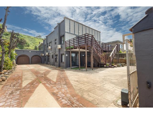 9 Bedroom House for sale in Bluff