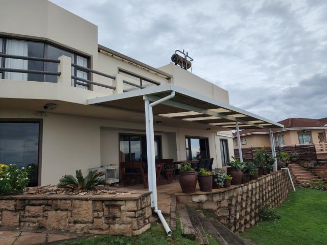 8 Bedroom House for sale in Bluff