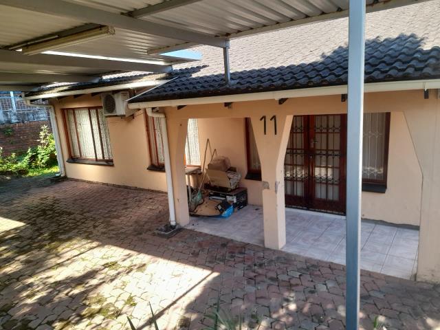 3 Bedroom House for sale in Shallcross