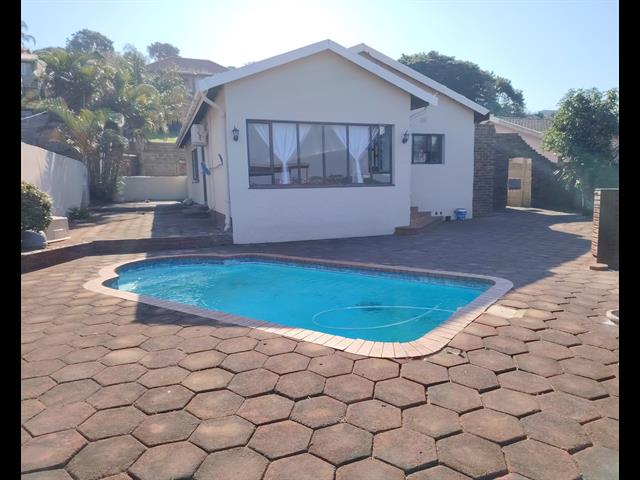 3 Bedroom House for sale in Bluff