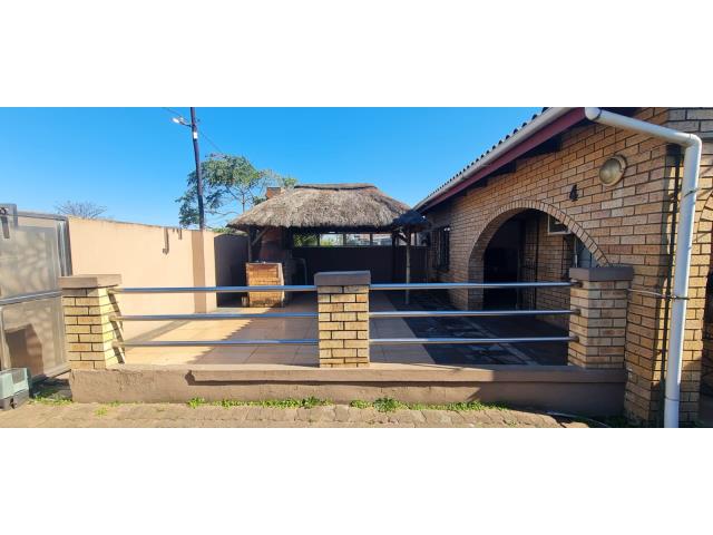 2 Bedroom House for sale in Austerville