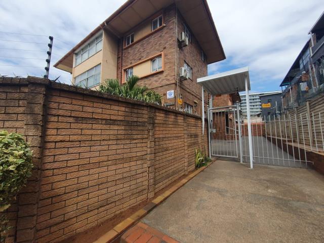 1 Bedroom Flat for sale in Essenwood