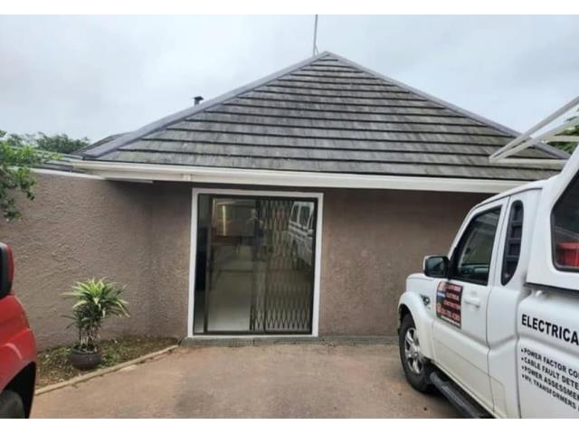 Bachelor apartment to let in Forest Hills