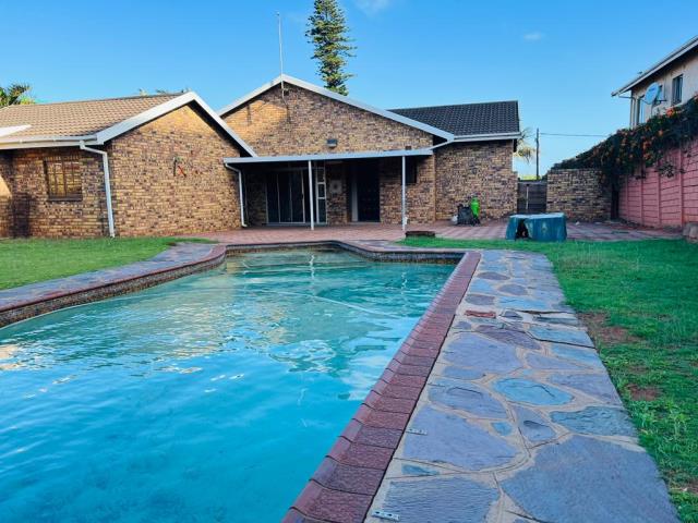 3 Bedroom Townhouse for sale in Montclair