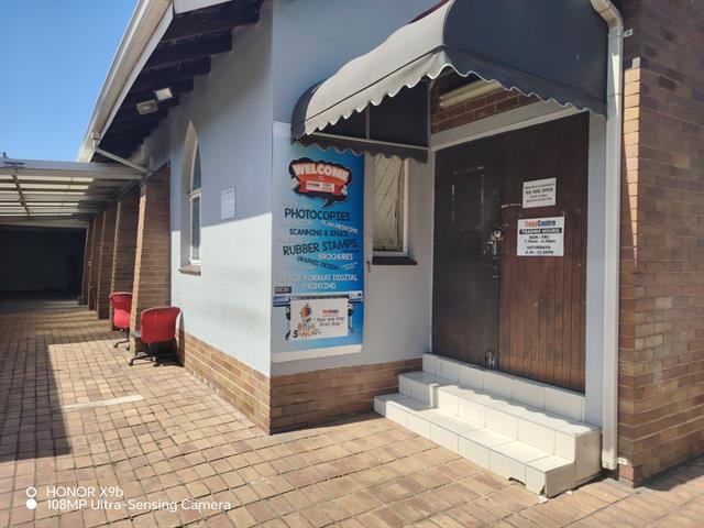 250m² Office space for sale in Glenwood