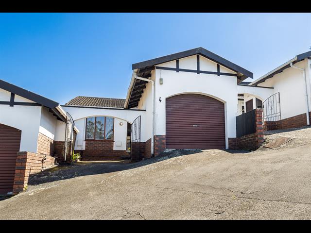 2 Bedroom Simplex to let in The Wolds