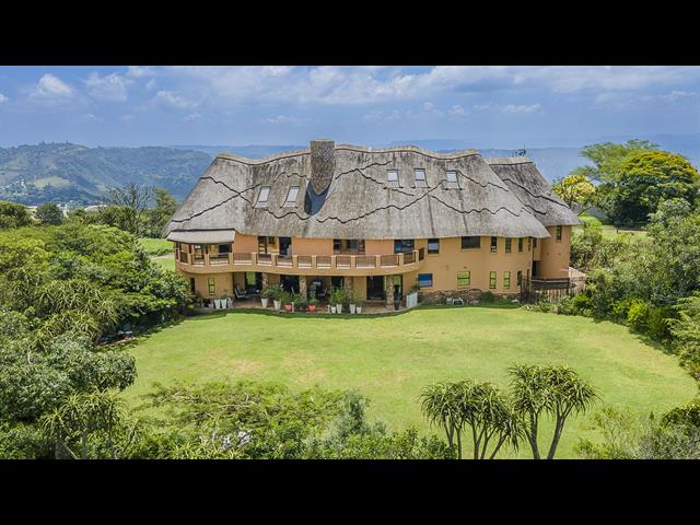 6 Bedroom House for sale in Phezulu